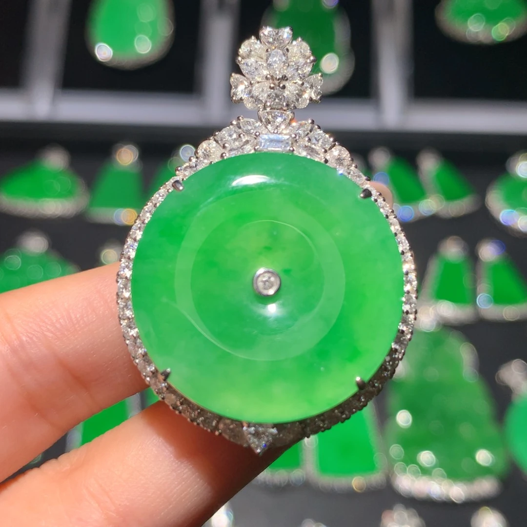 翡翠18K金镶嵌颈饰翡翠