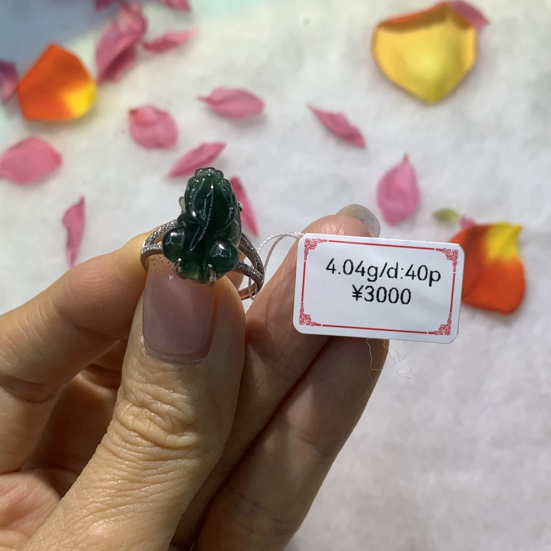 18K金镶钻天然缅甸A货翡翠貔貅戒指深绿色款12号圈口可改