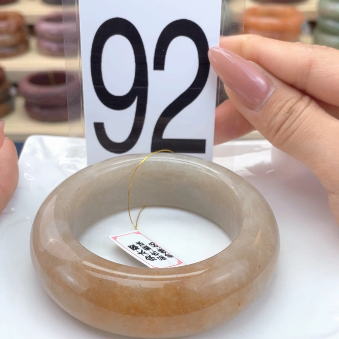 【闪购商品】石英质玉手镯未镶嵌