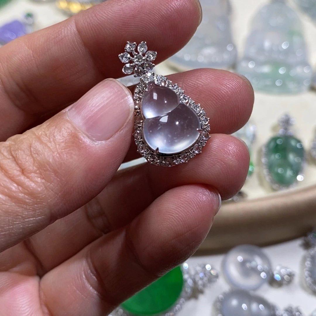 翡翠18K金镶嵌吊坠(不含链)葫芦