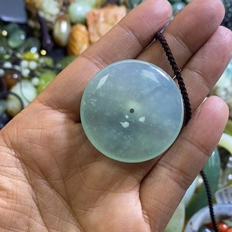 岫玉未镶嵌颈饰挂件