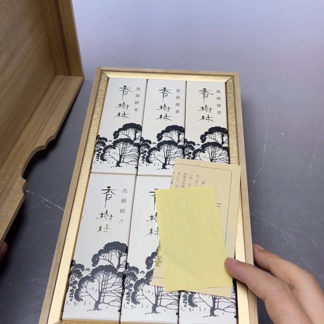 随***安瓷片密密麻麻地铺满一