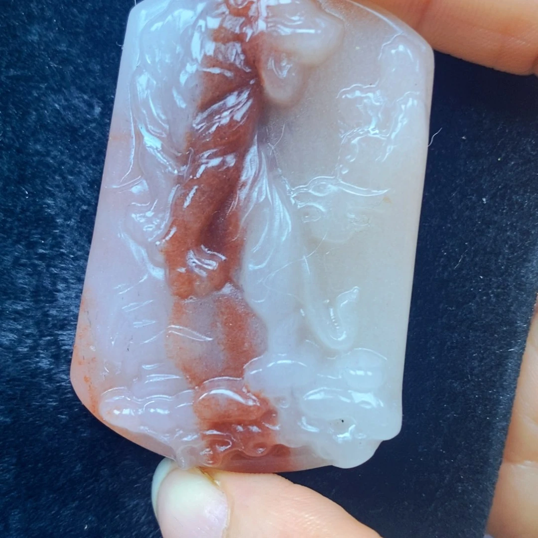 未镶嵌石英质玉（黄龙玉）颈饰