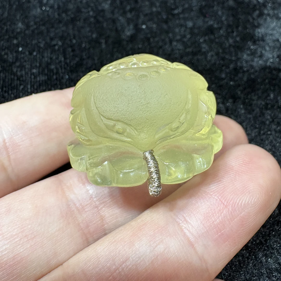 天然工艺黄水晶九尾狐雕刻吊坠