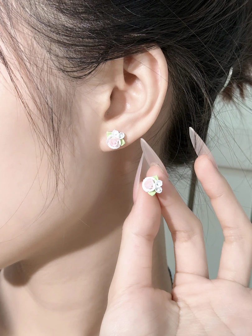 合金仿水晶耳饰 简约小众花朵耳环2025新款潮少女学生耳饰清新