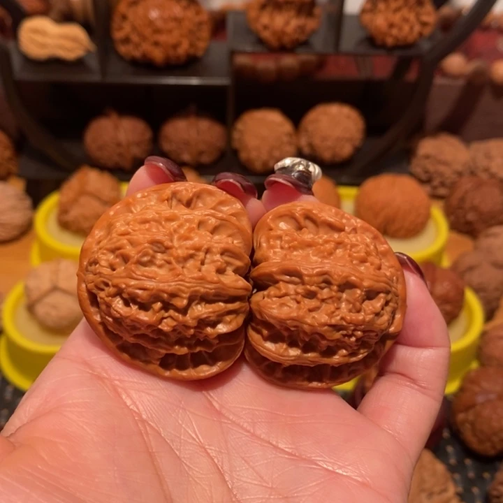 文玩核桃吊坠白狮子40