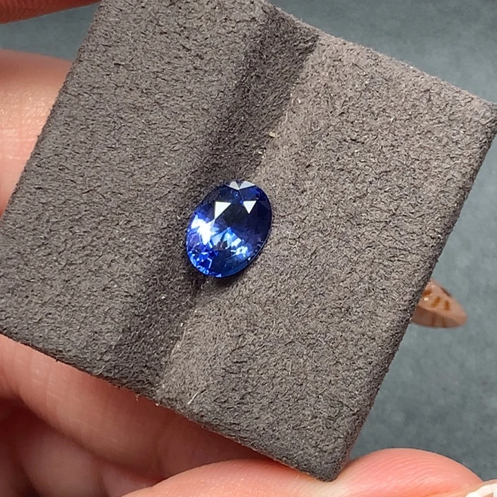 蓝宝石裸石1.51ct矢车菊蓝宝石7.93*5.93*4.08
