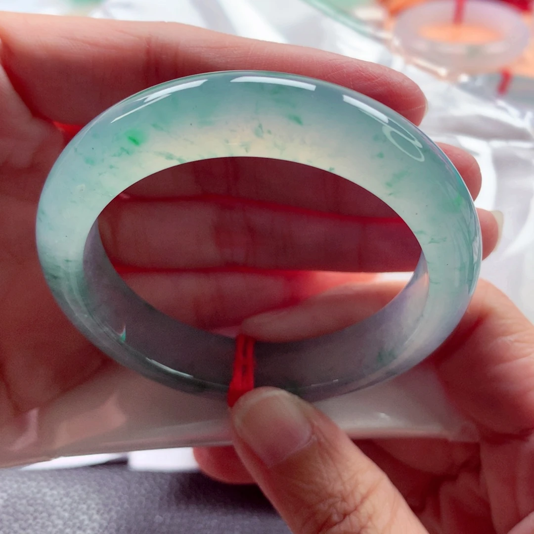 翡翠未镶嵌手镯52炸光蓝冰飘花零毛孔毕业A