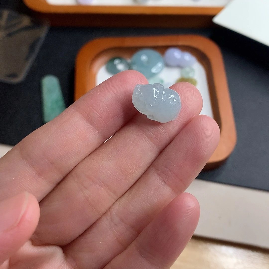 翡翠未镶嵌颈饰貔貅