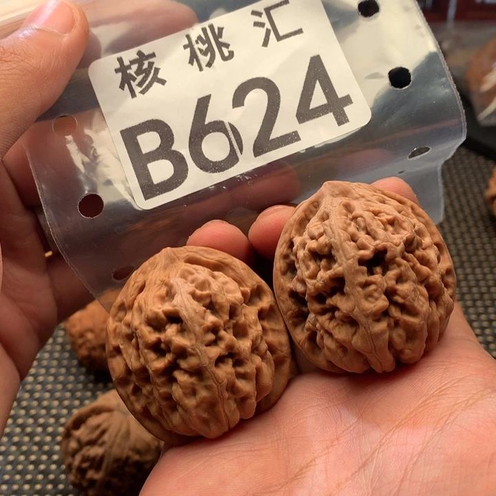 文玩核桃吊坠凤凰台