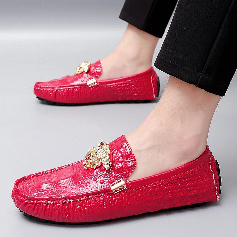 春季鳄鱼纹男士豆豆鞋时尚百搭软底透气潮鞋新款红色韩版休闲皮鞋
