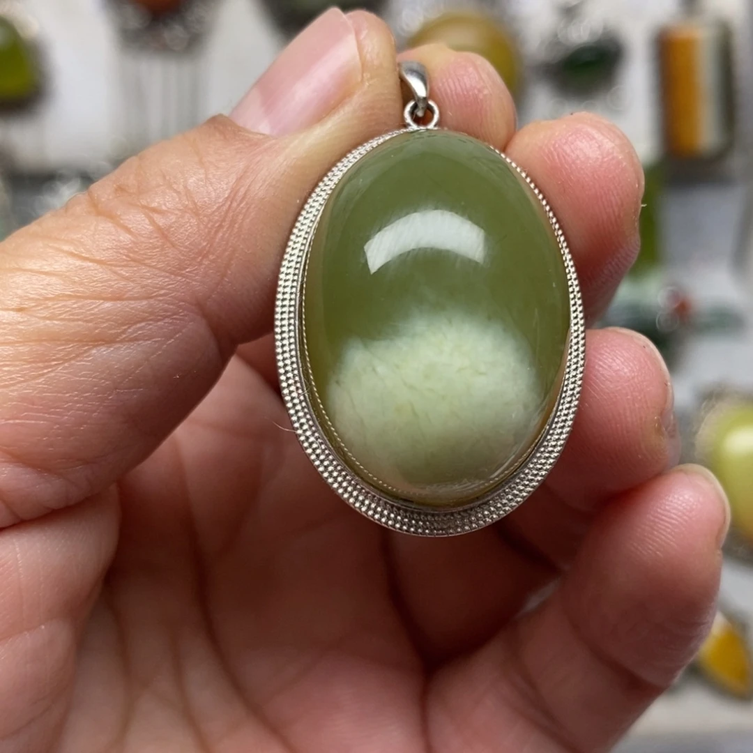 蛇纹石玉银S925镶嵌吊坠