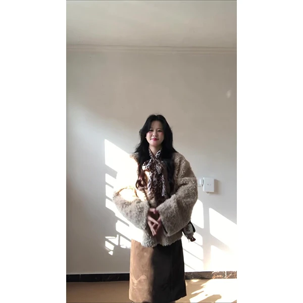 韩系新款软糯羊羔绒保暖外套搭复古感半身裙女秋冬时尚两件套装女