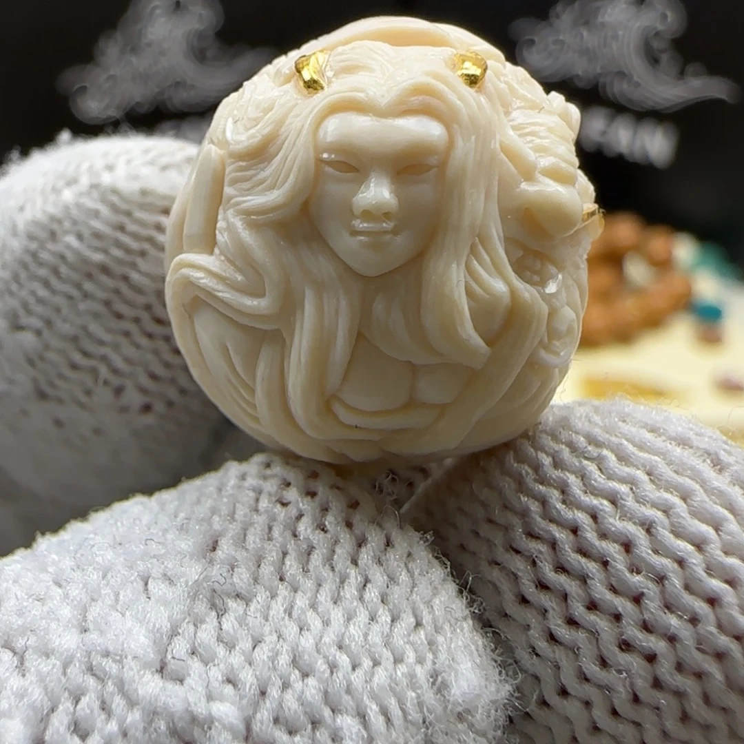 猴头核桃吊坠龙女镶嵌24k