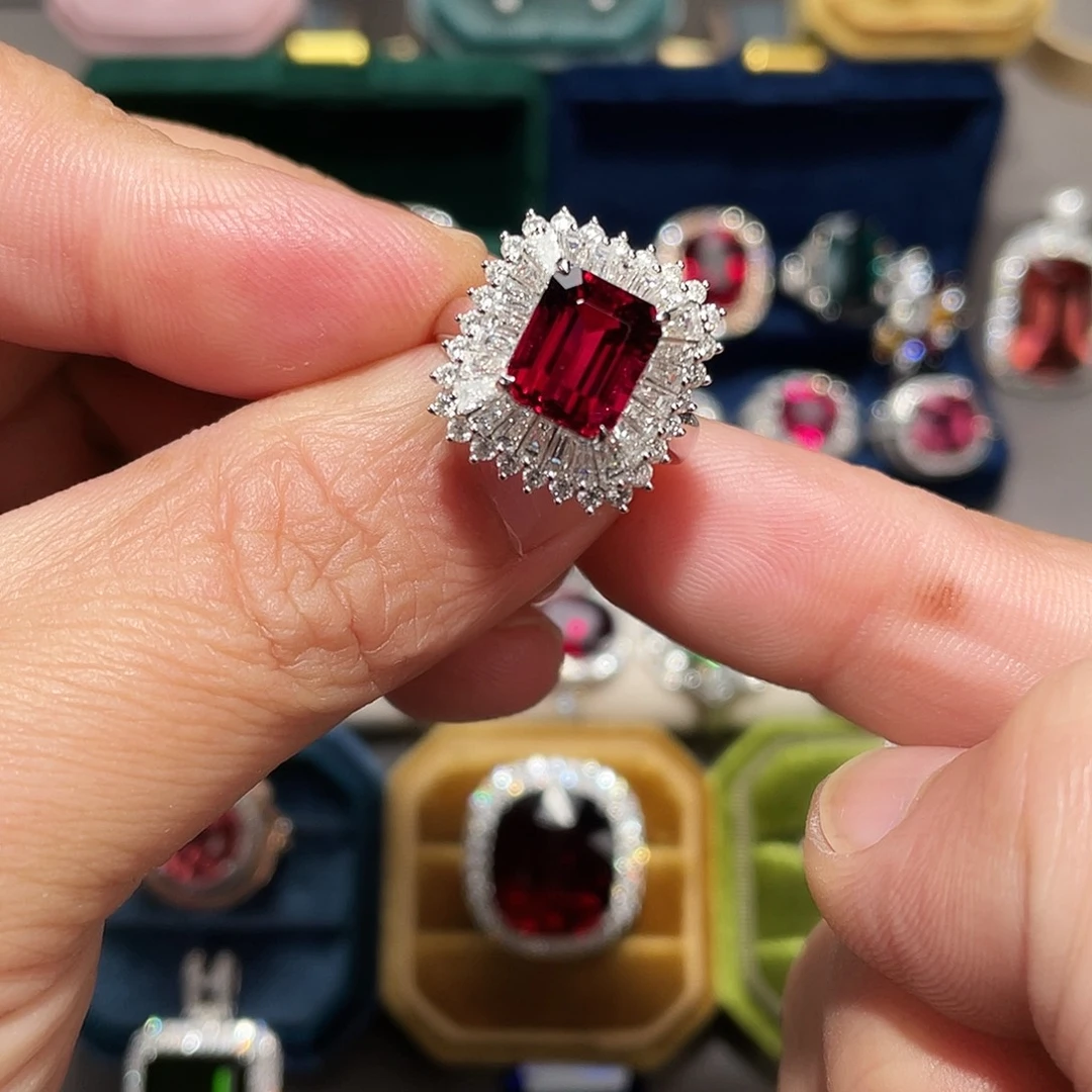 18K金镶嵌碧玺戒指3.88ct