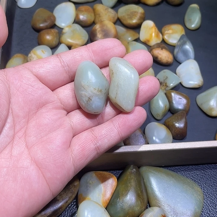 一***行和田玉未镶嵌颈饰