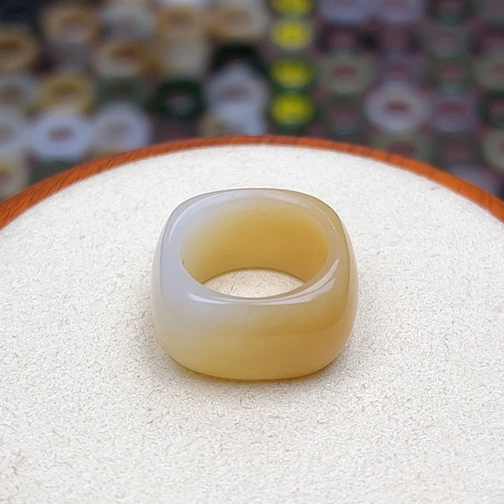 和田玉戒指未镶嵌16.9内径14圈糖白方戒