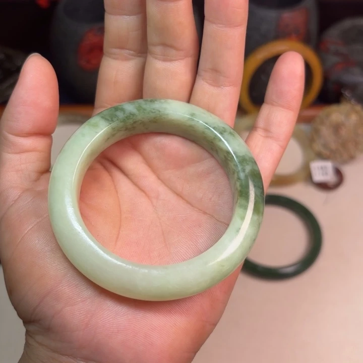 满***满蛇纹石玉未镶嵌手镯