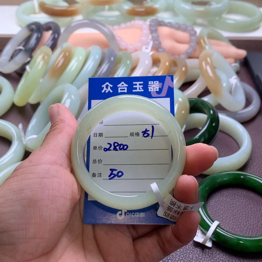 周***周和田玉手镯未镶嵌