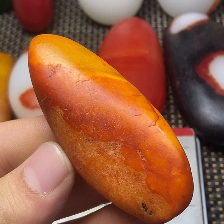 和田玉未镶嵌把件