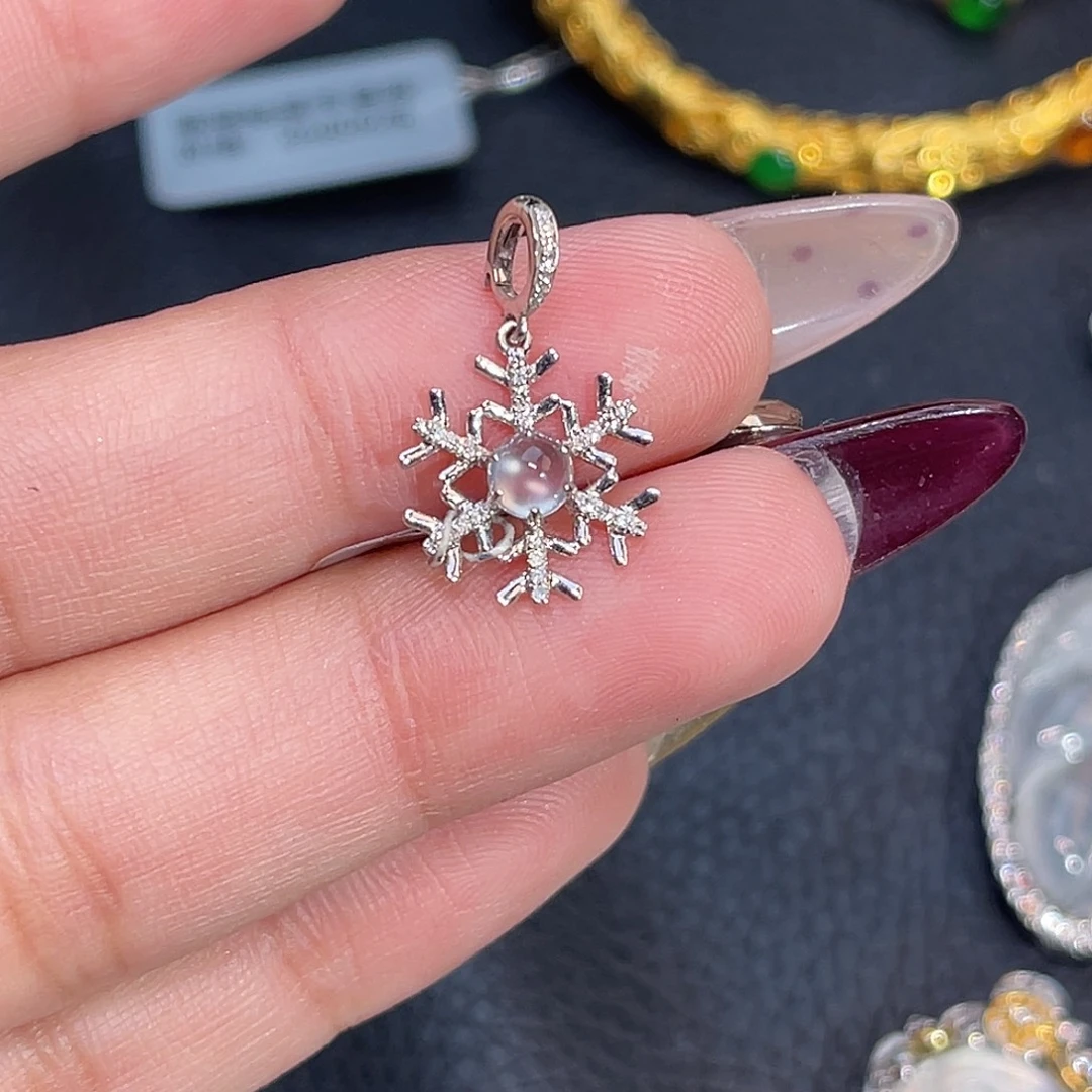 翡翠18K金镶嵌颈饰雪花