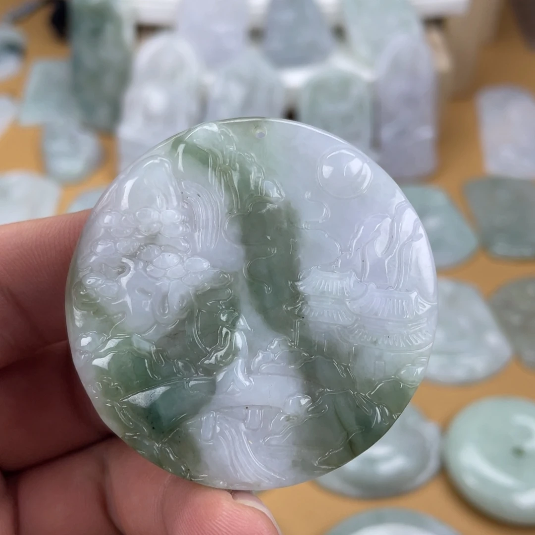 翡翠未镶嵌颈饰山水牌