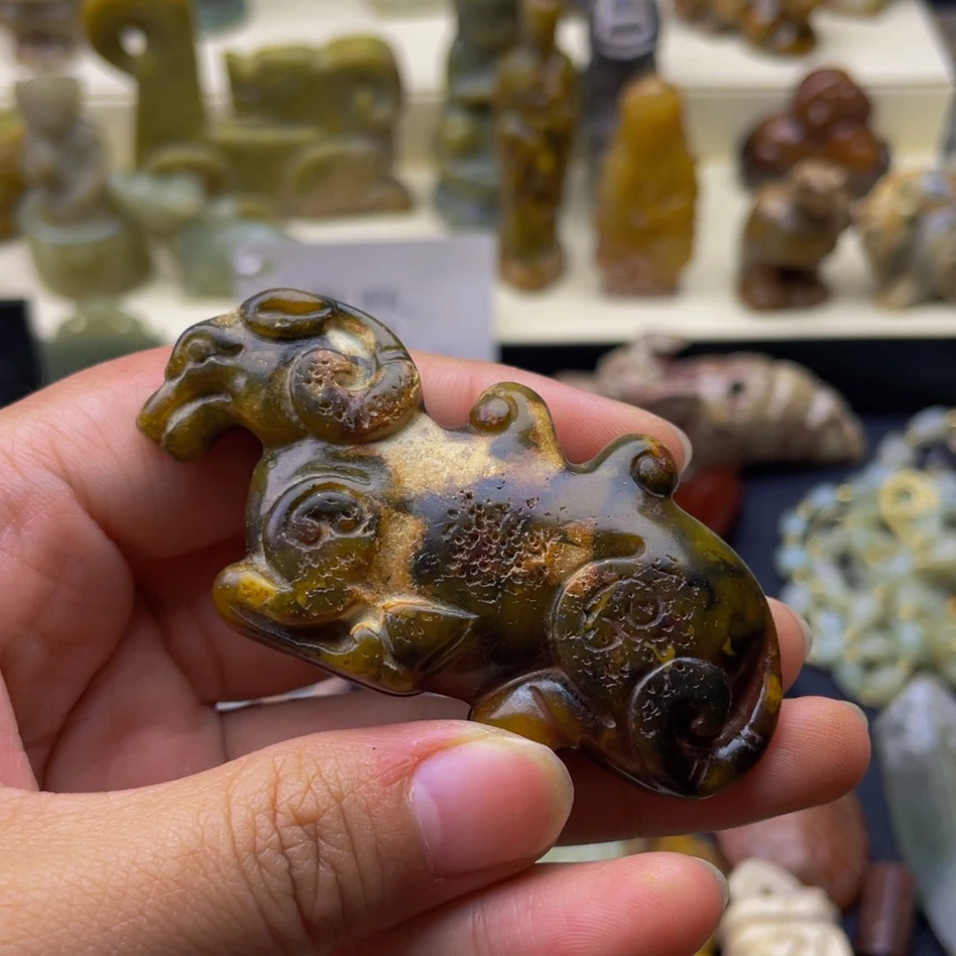 蛇纹石玉未镶嵌颈饰摆件无孔