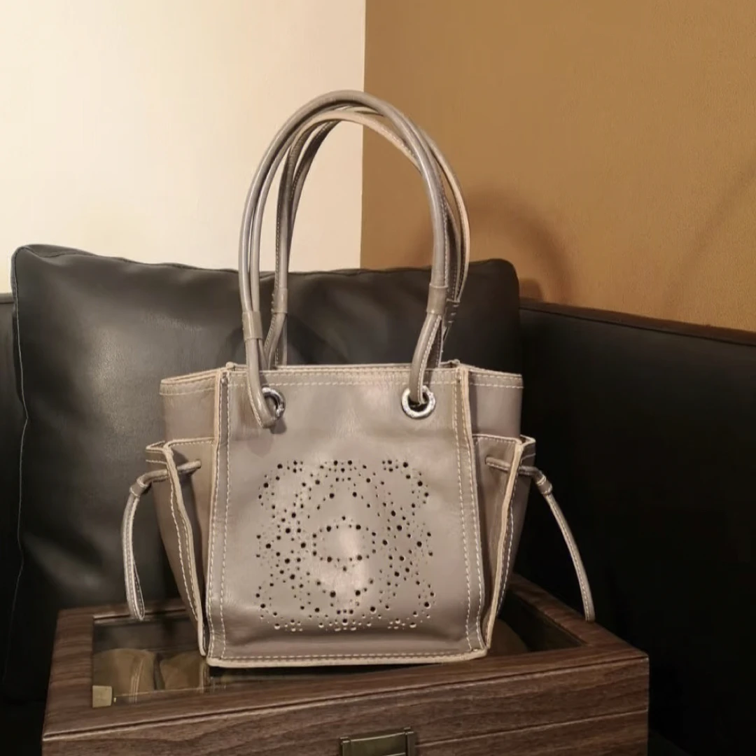 99新 LOEWE/罗意威 大象灰镂空手提包