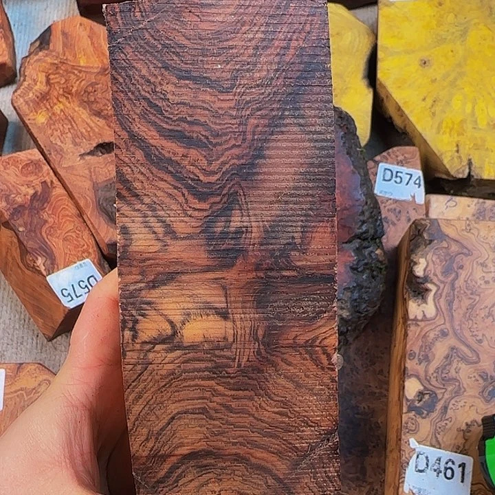 木狗**人贵黄乱纹黑釉料子