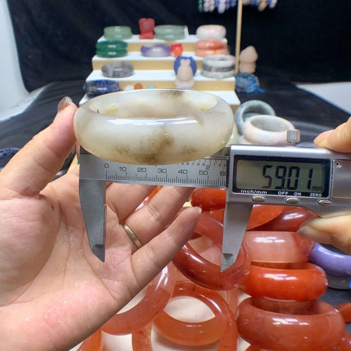 未镶嵌手镯石英质玉