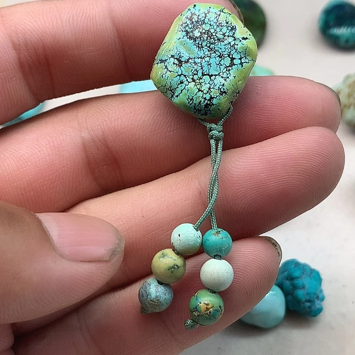 绿松石未镶嵌颈饰