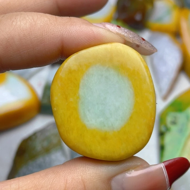 翡翠挂件未镶嵌翡翠