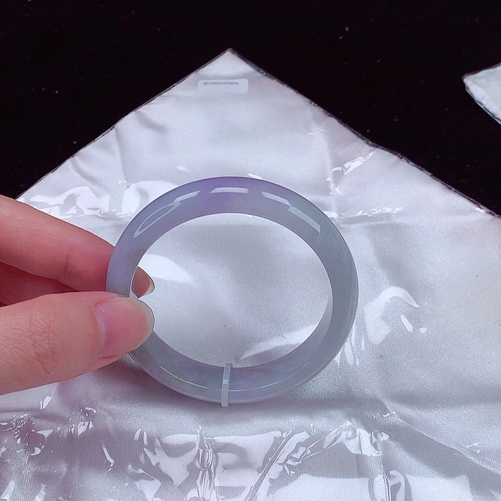 翡翠手镯未镶嵌翡翠