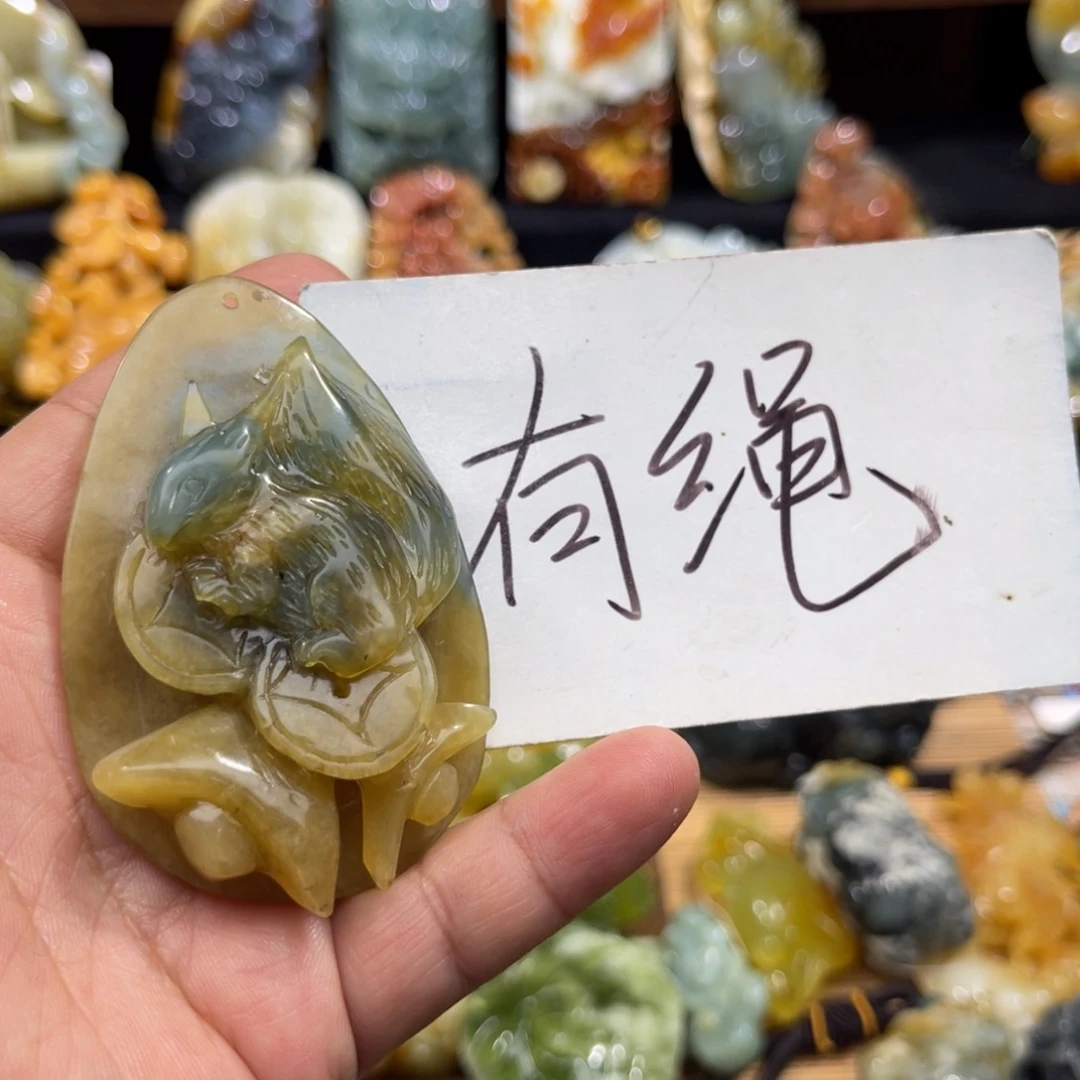 蛇纹石玉未镶嵌颈饰