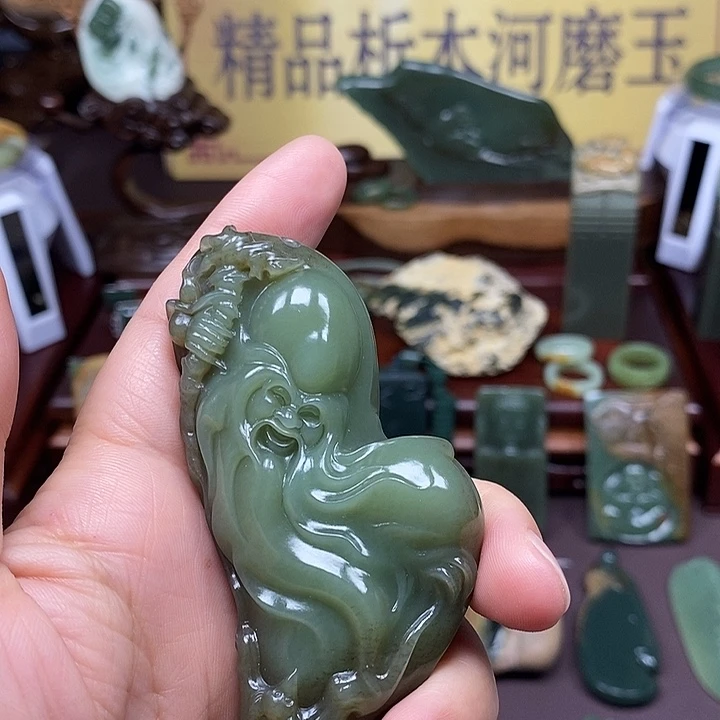 岫岩老玉（透闪石质玉）析木未镶嵌幸*人