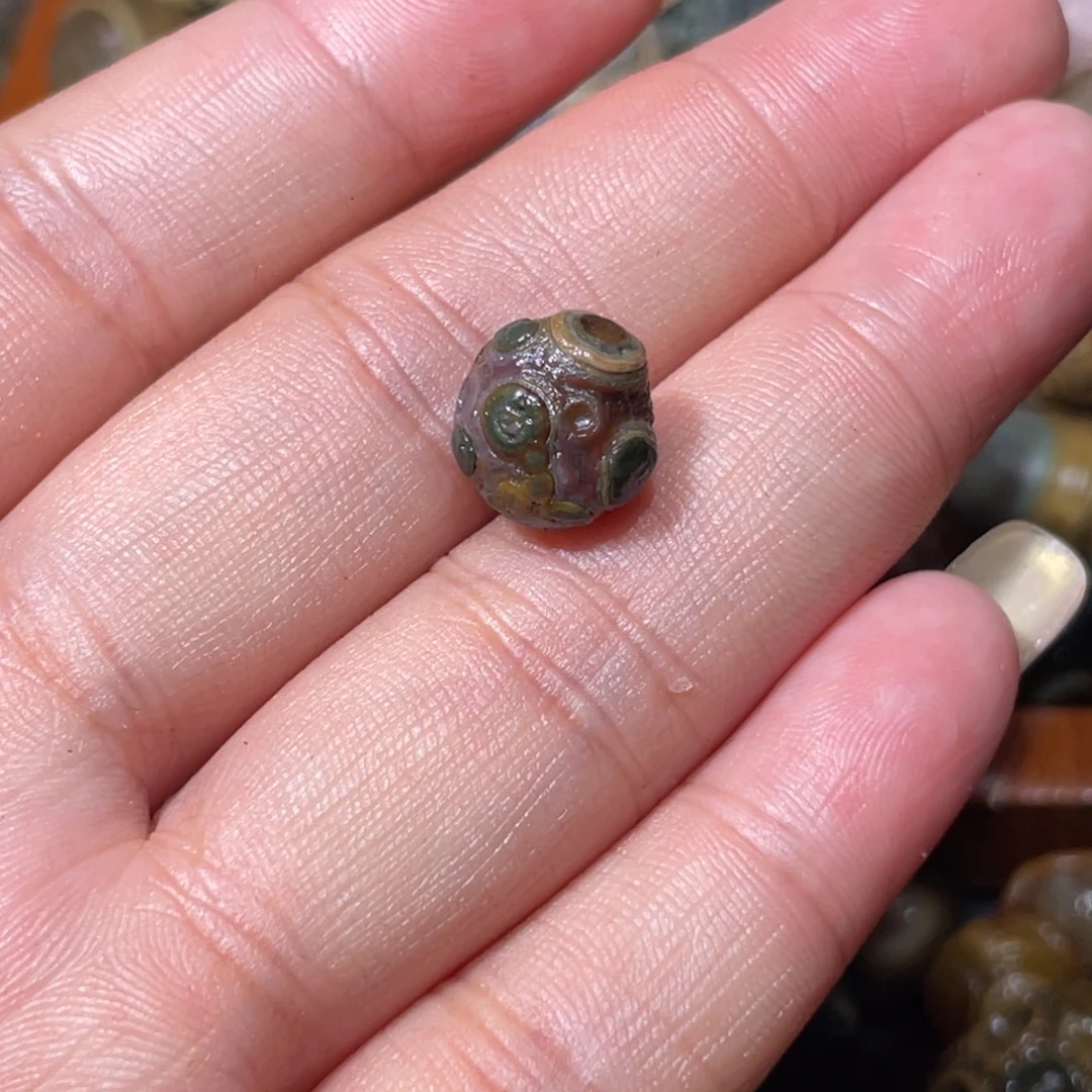 阿拉善套色眼睛石柱子