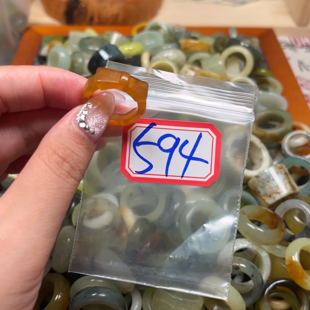 爱****蛇纹石玉未镶嵌珠宝奇石