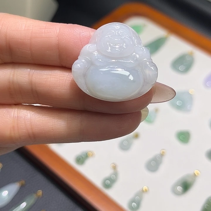 翡翠未镶嵌颈饰观音