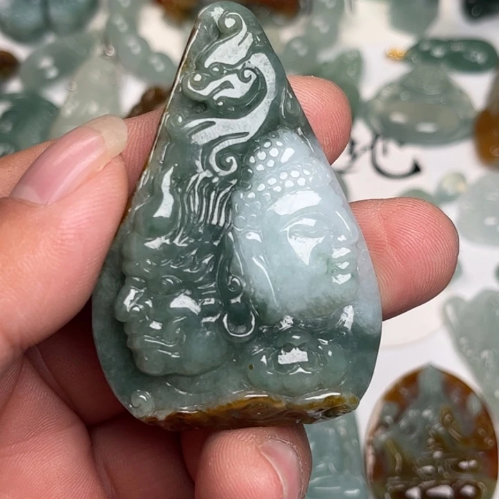 翡翠未镶嵌颈饰一念之间