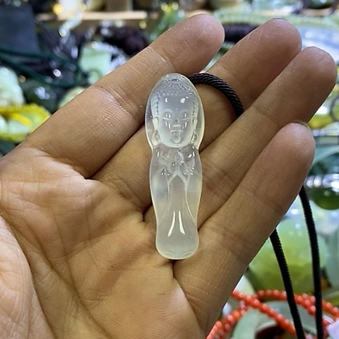 岫玉未镶嵌颈饰一个