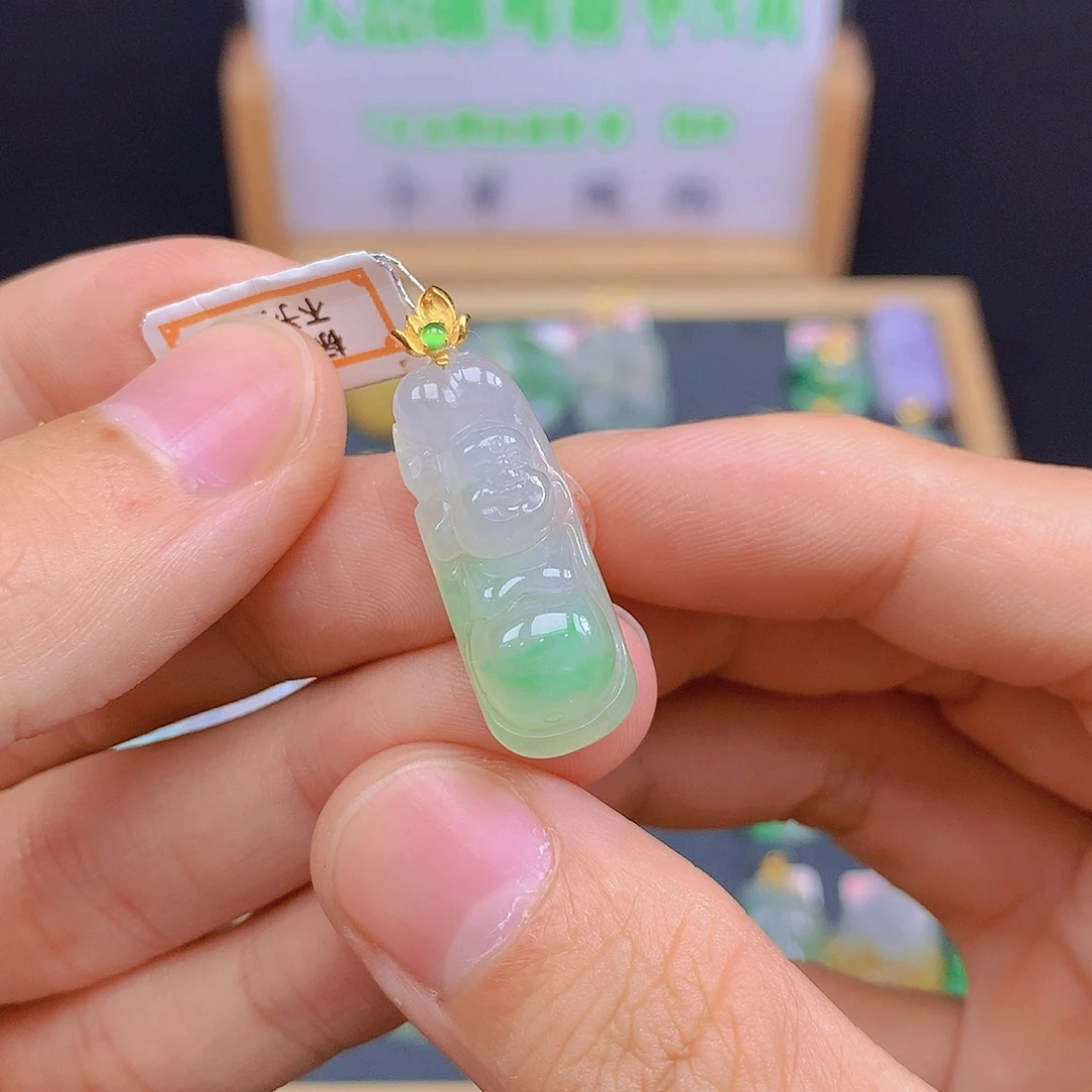 翡翠18K金镶嵌颈饰翡翠