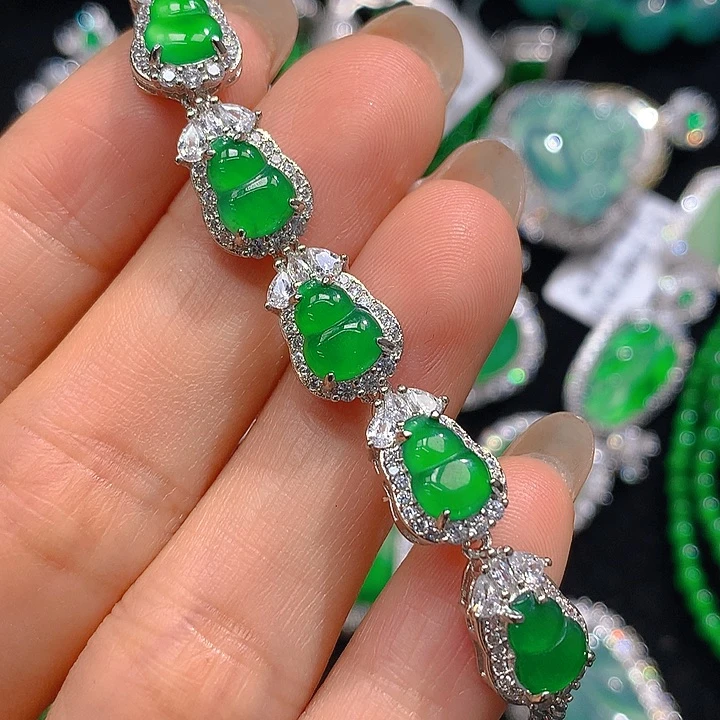 翡翠颈饰未镶嵌翡翠