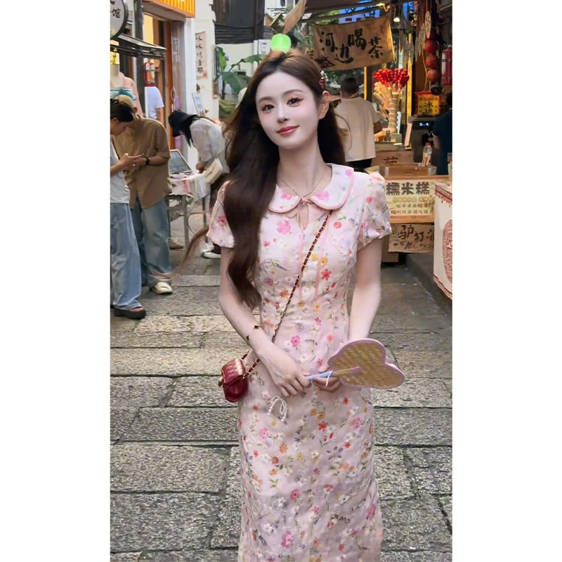 连衣裙女2025夏季新款法式气质娃娃领短袖收腰碎花中长款开叉裙子