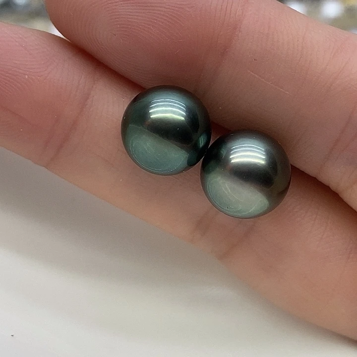 18K金镶嵌海水珍珠耳饰