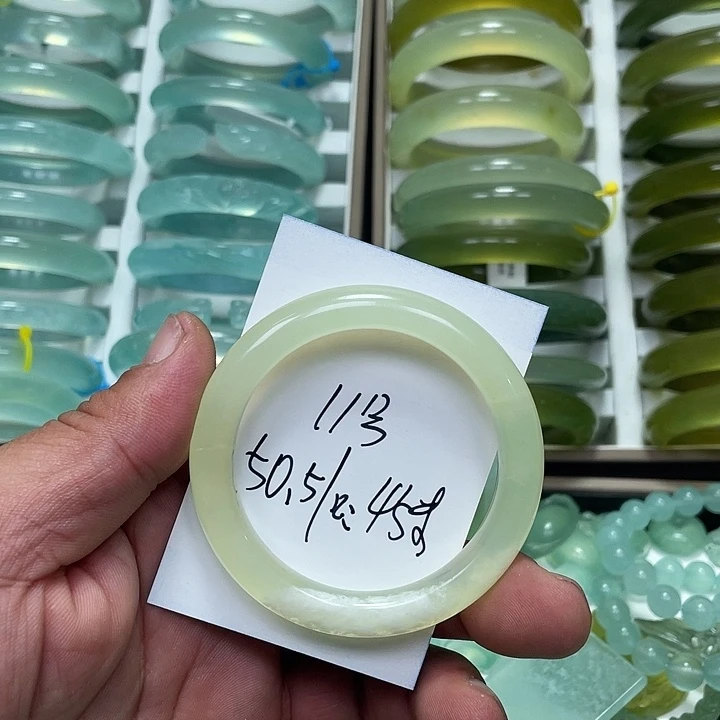 蛇纹石玉未镶嵌手镯