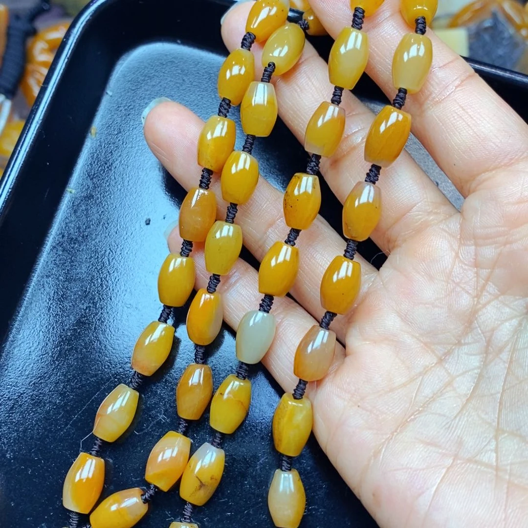 未镶嵌石英质玉（黄龙玉）颈饰