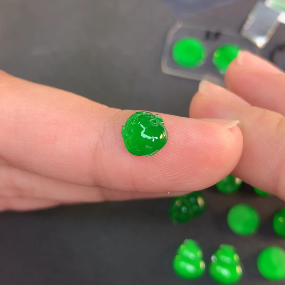 翡翠裸石7.24-7.02-3.64