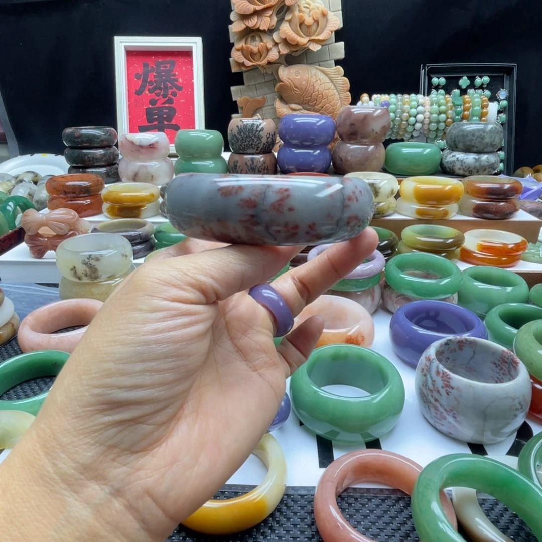 哈***梓石英岩玉未镶嵌手镯