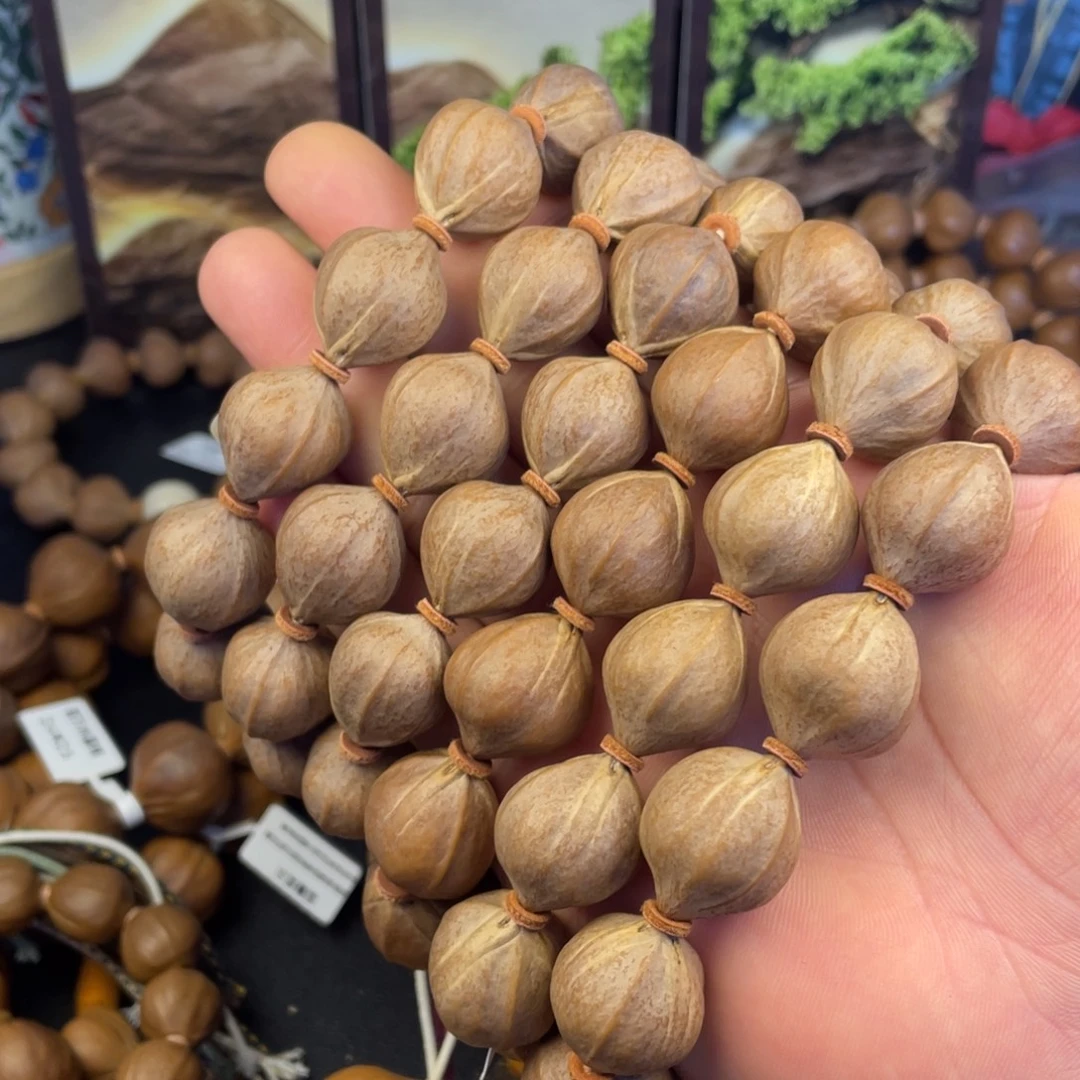 芸***多手串橄榄核红肉———-