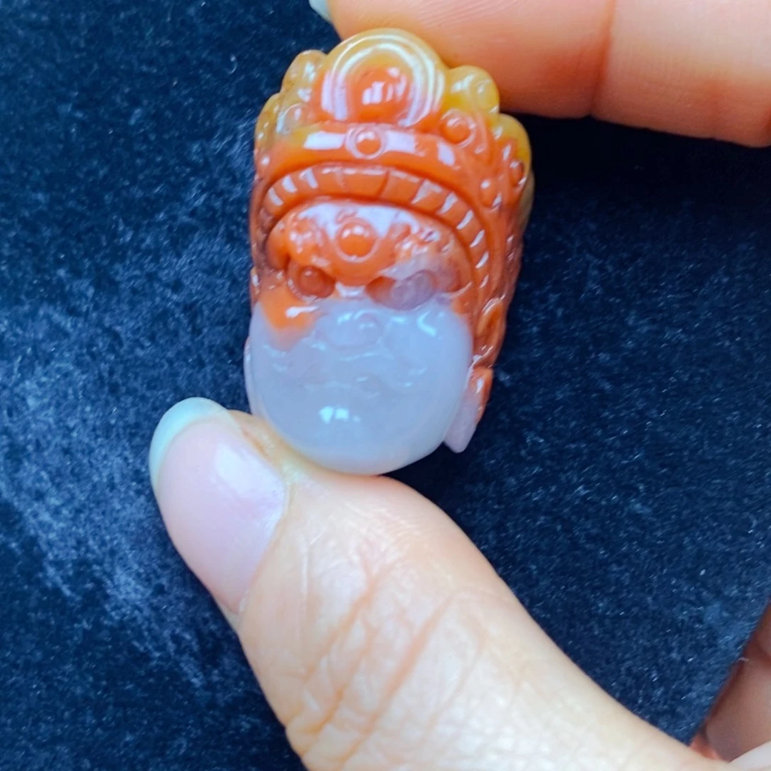 未镶嵌石英质玉（黄龙玉）颈饰